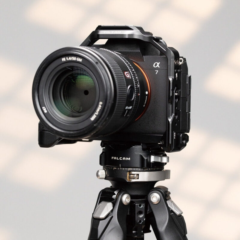 Falcam F22&F38&F50 Quick-Release Camera Cage for Sony A7R5_A1_A7M4 (2) Falcam f22&f38&f50 quick release camera cage for sony a7r5 a1 a7m4 (2)